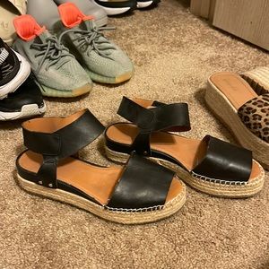 Black platform sandal